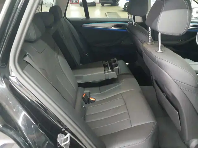 BMW 5 Series view 13