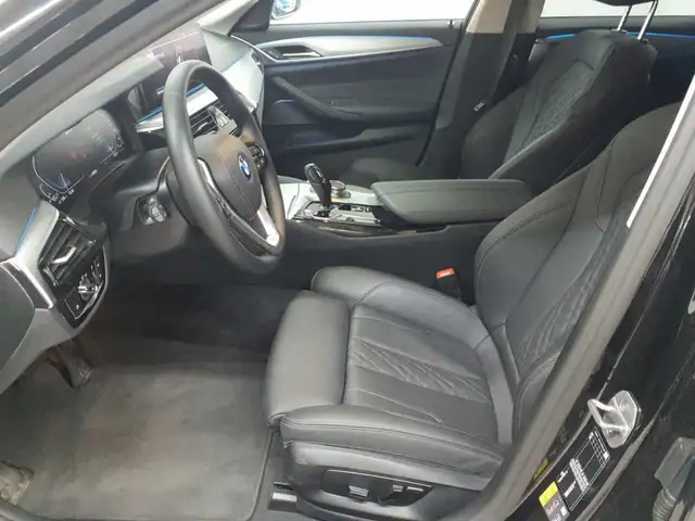 BMW 5 Series view 8