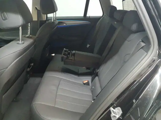 BMW 5 Series view 14