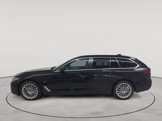 BMW 5 Series view 6
