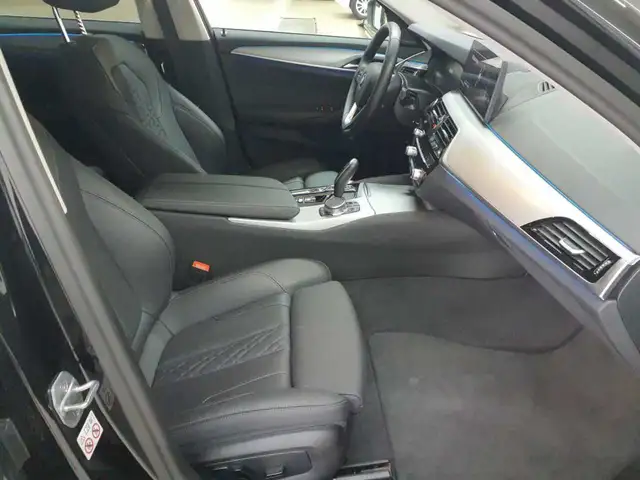 BMW 5 Series view 7