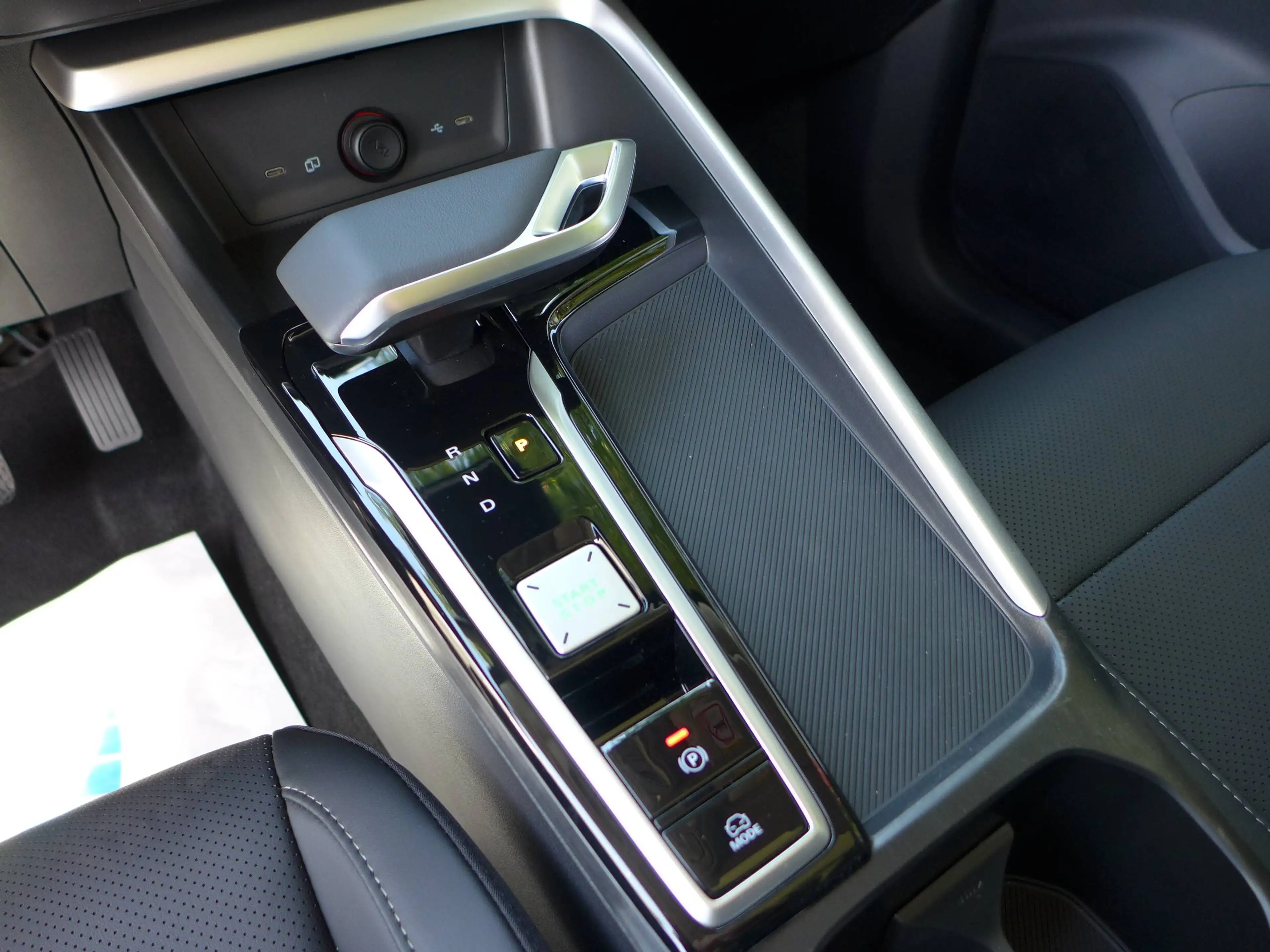 MG ZS ZS 1.5 Hybrid+ Luxury LED/Navi/Leder/Panoramaglasschiebedach — photo 11