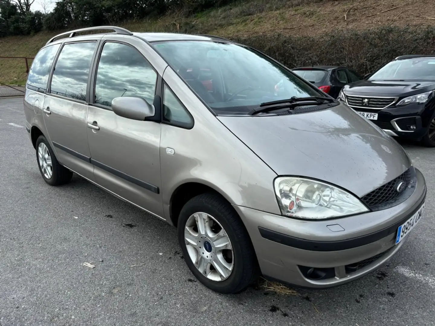 Ford Galaxy 1.9TDi Ghia 130 Beige - 1