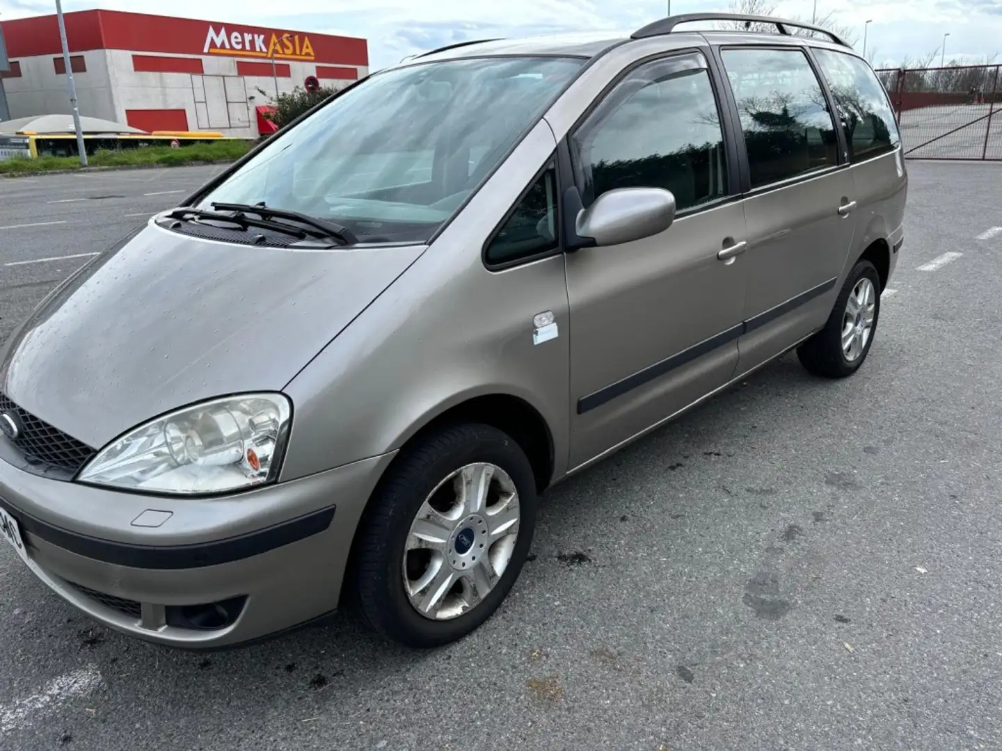 Ford Galaxy 1.9TDi Ghia 130 Beige - 2