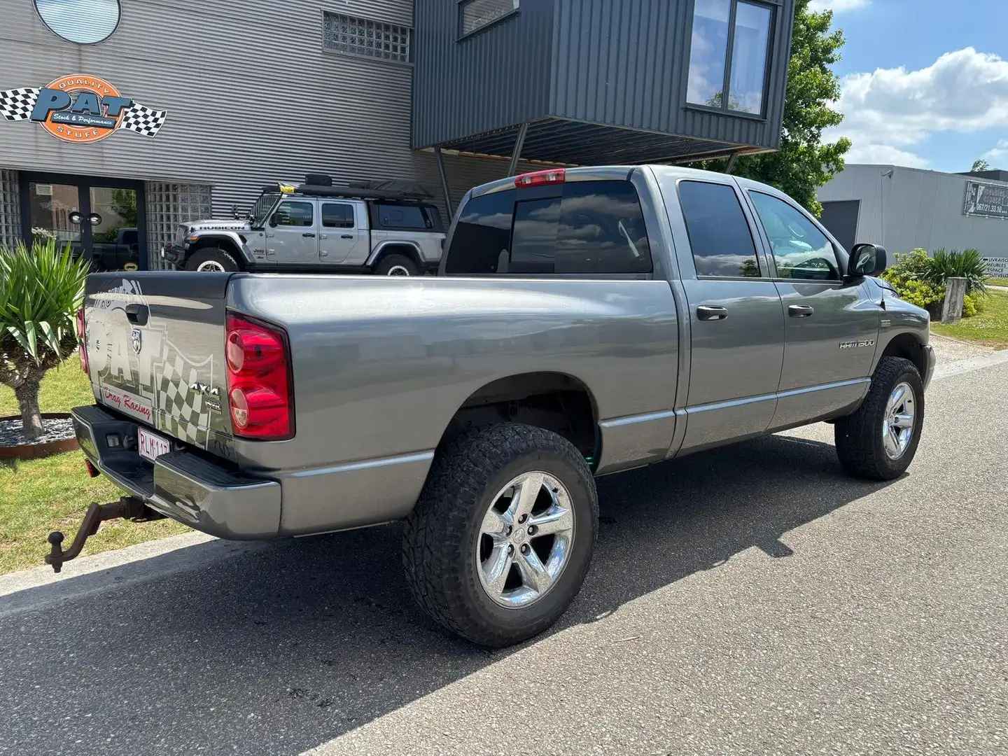 Dodge RAM 1500 SPORT Gris - 2