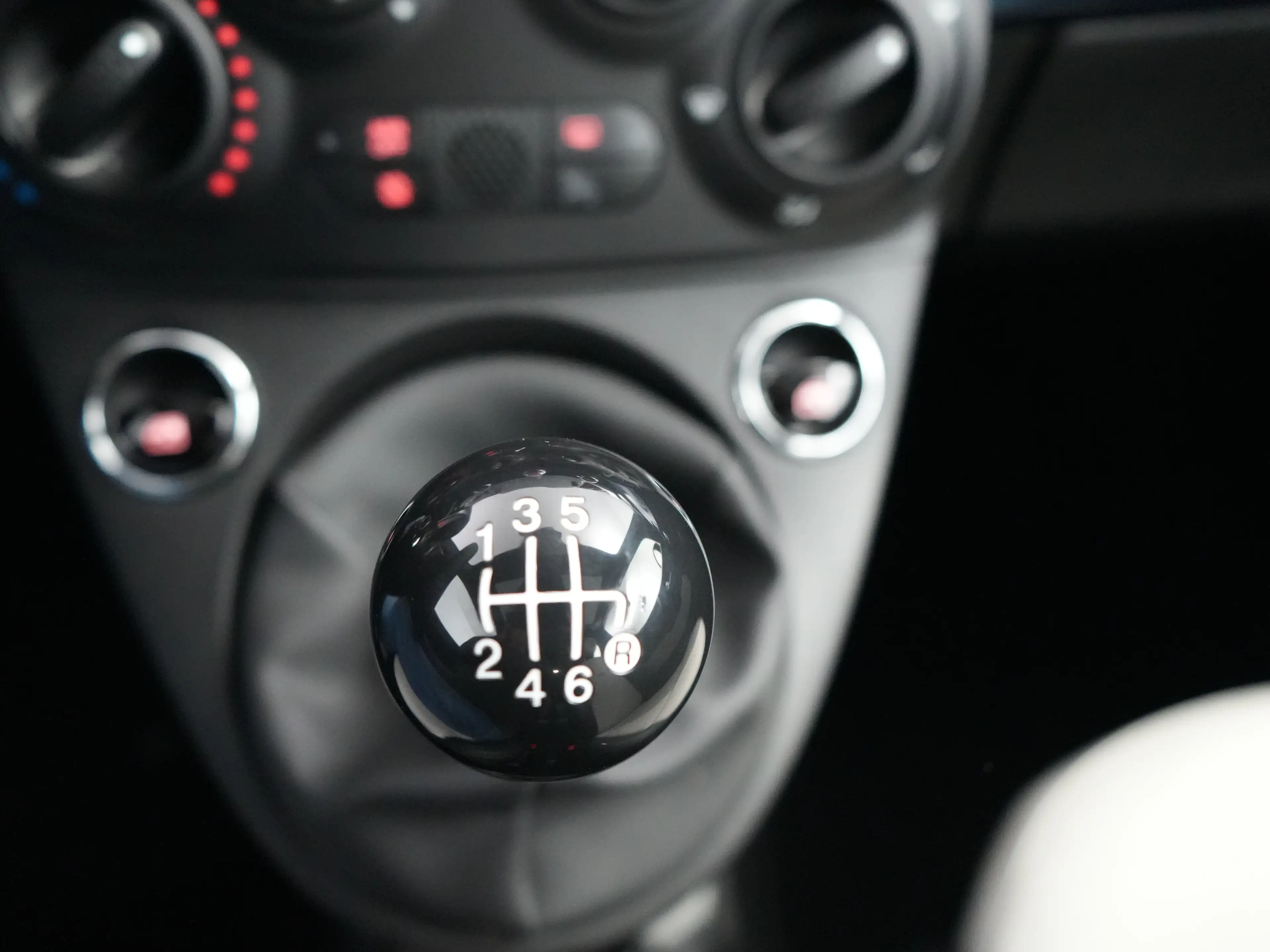 Fiat 500 1.0 Hybrid Dolcevita | Achterbank in delen neerkla — photo 16