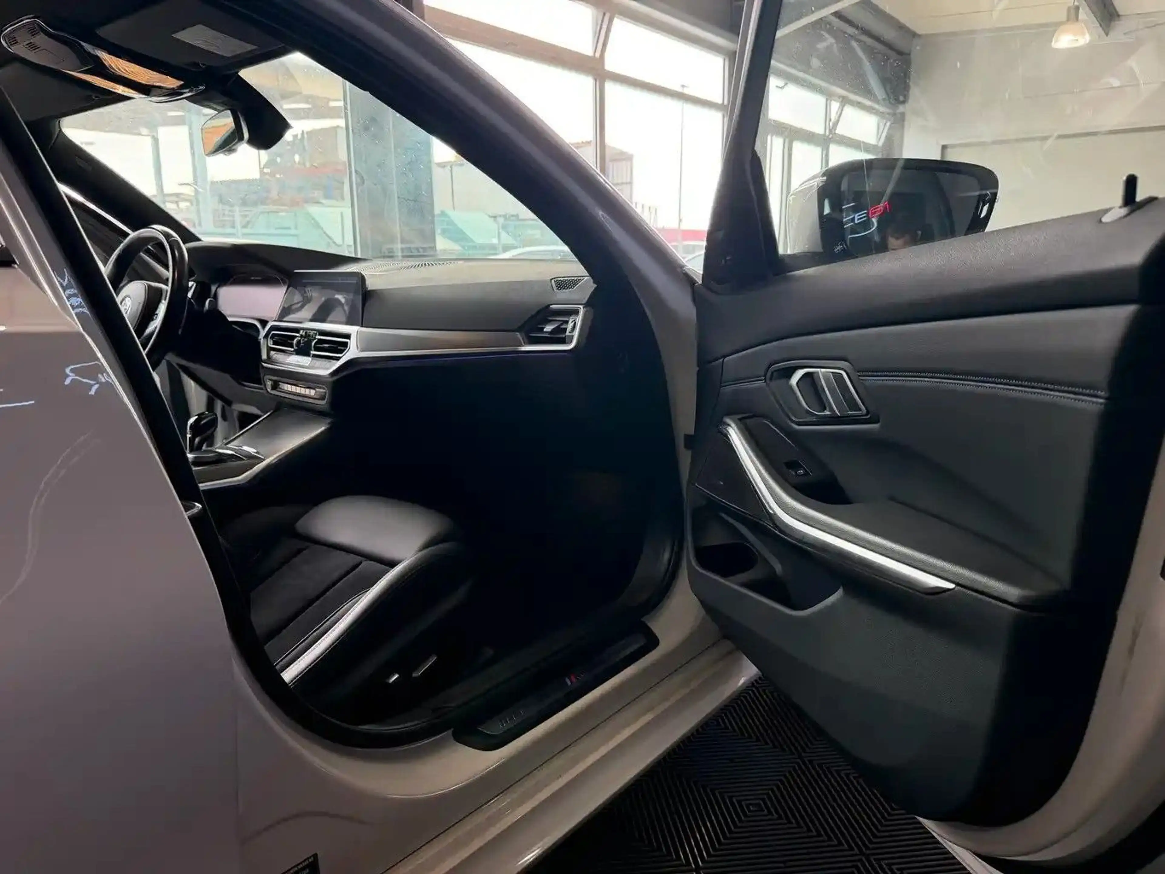 BMW M3 BMW  M340d Touring xDrive — photo 10