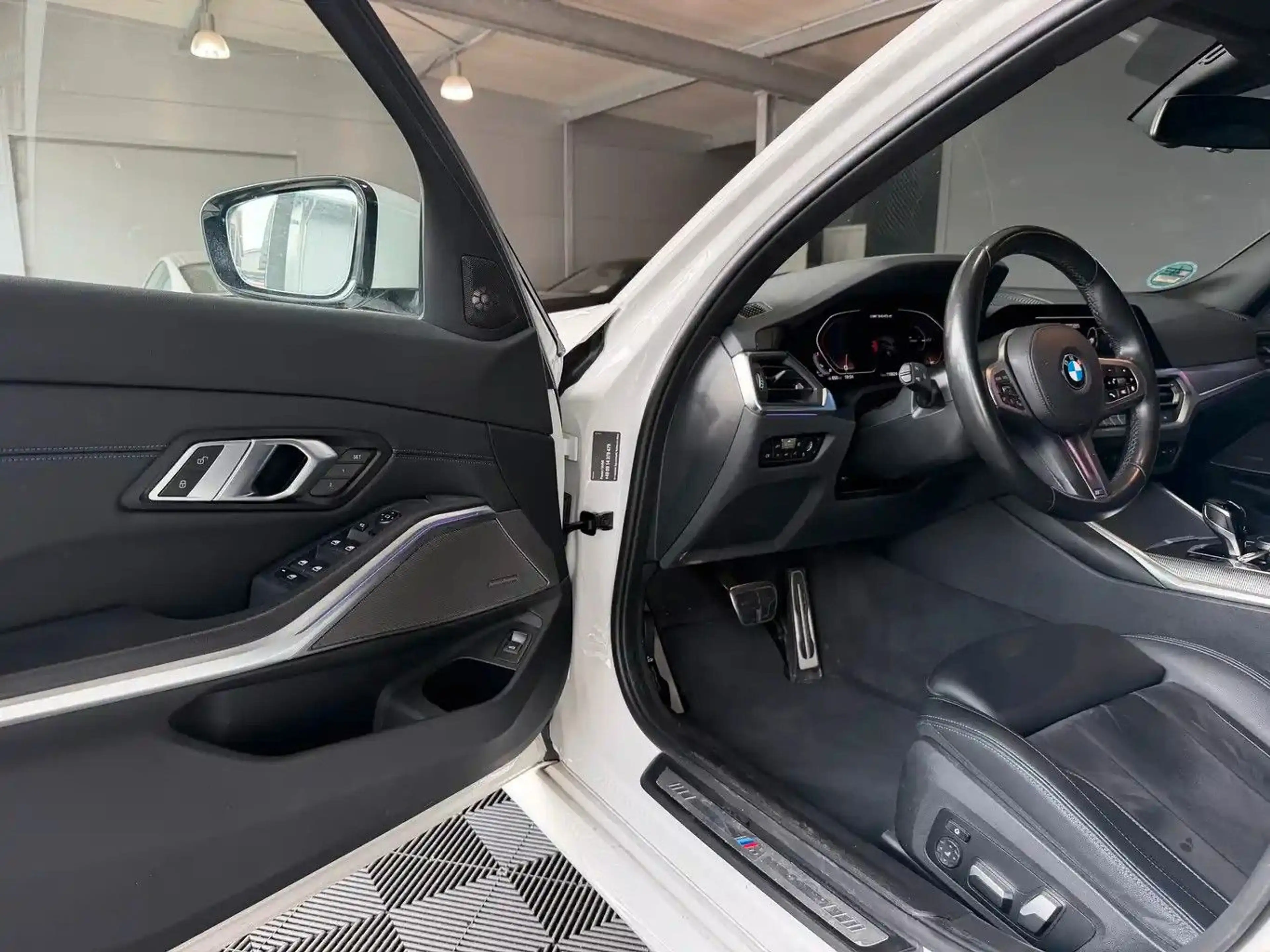 BMW M3 BMW  M340d Touring xDrive — photo 11