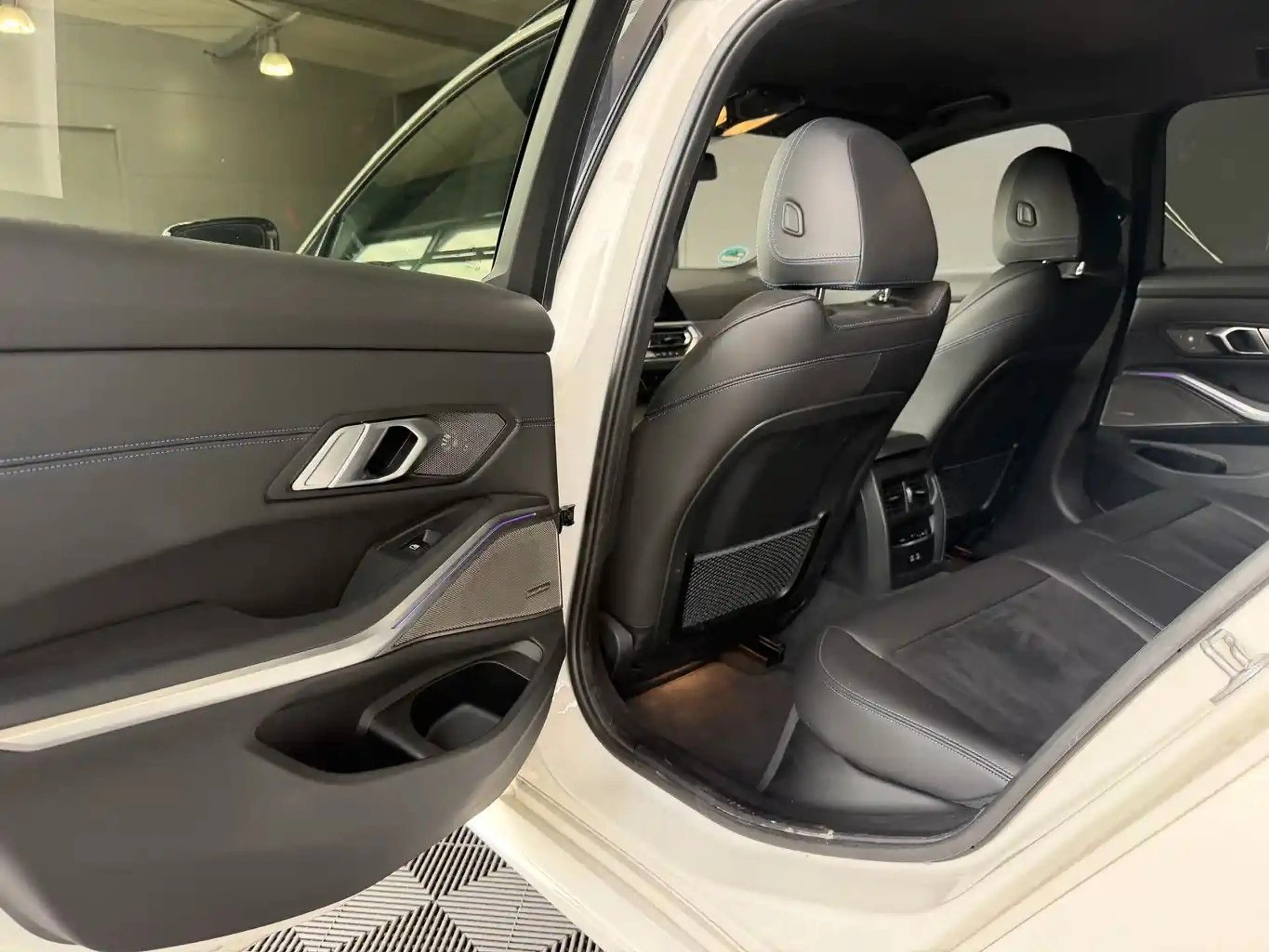BMW M3 BMW  M340d Touring xDrive — photo 15