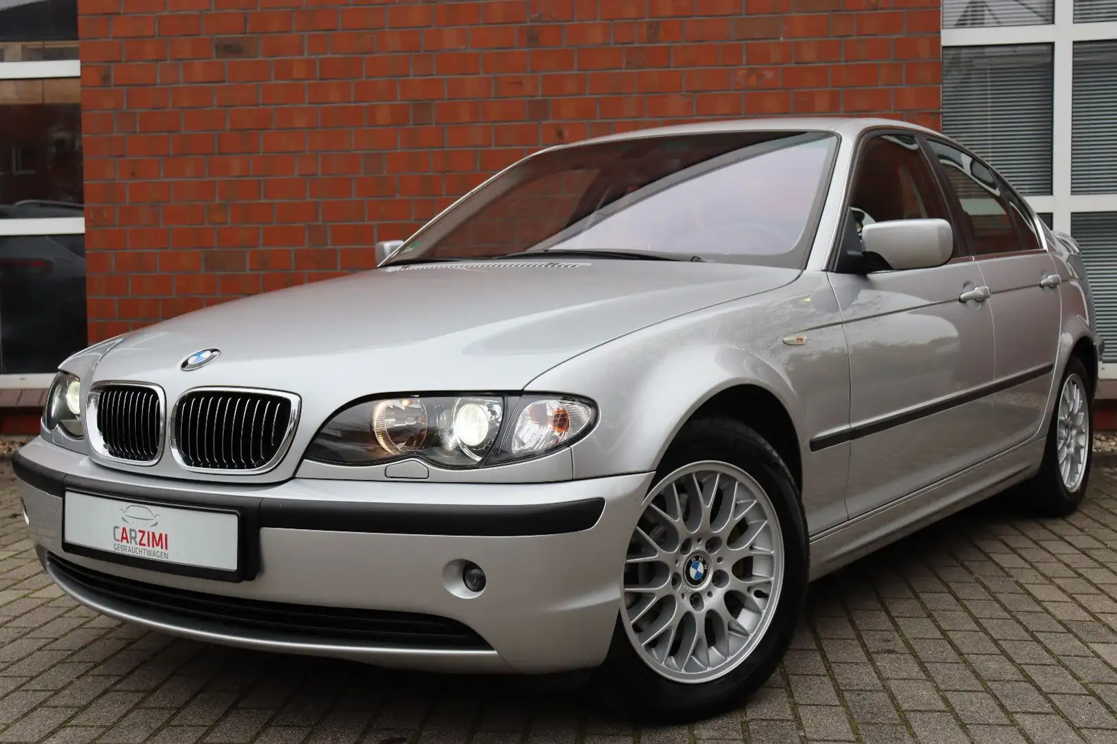 BMW 325 i Lim. Leder Xenon Navi Automatik Silber - 1