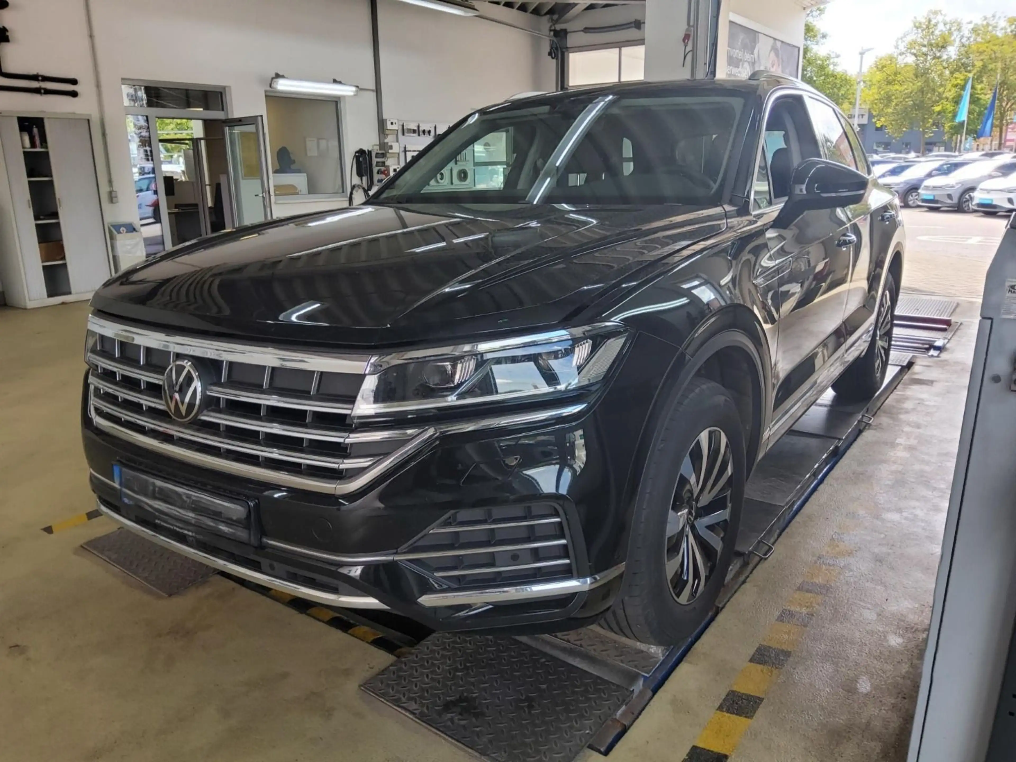 Volkswagen Touareg 3.0 V6 TDI Elegance 4Motion*AHK*LED*SHZ* — photo 2