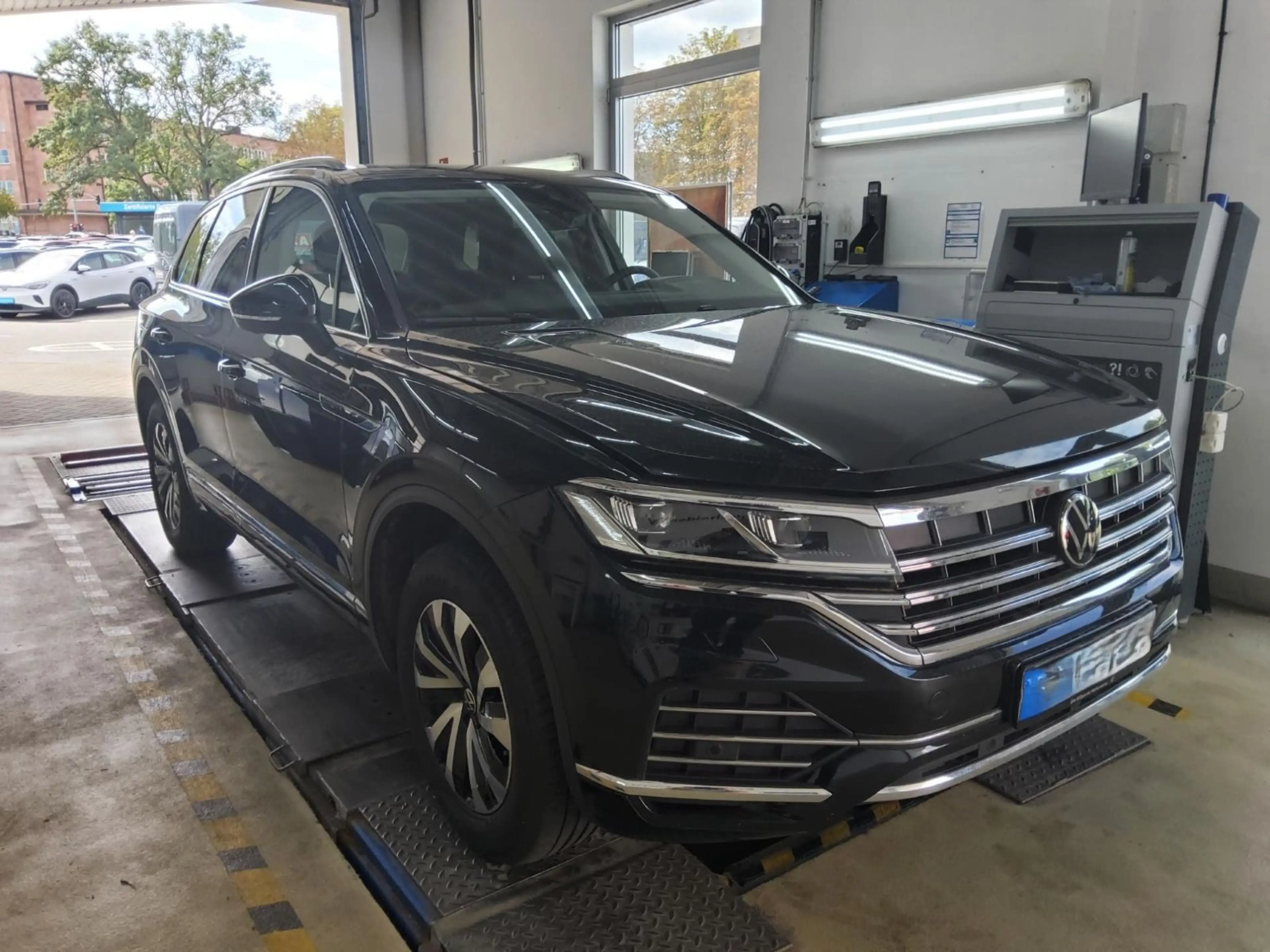 Volkswagen Touareg 3.0 V6 TDI Elegance 4Motion*AHK*LED*SHZ* — photo 3