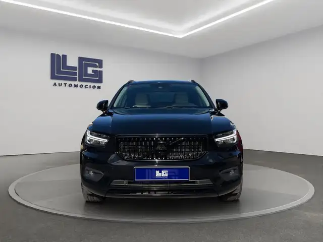 Volvo XC40 view 2