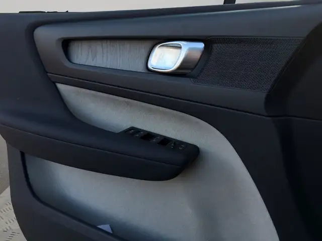 Volvo XC40 view 14