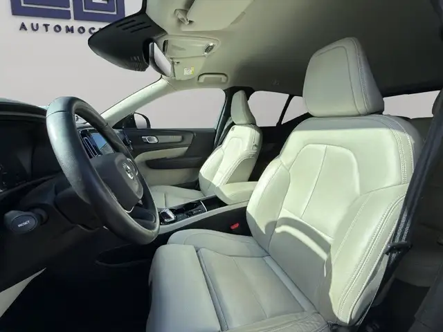 Volvo XC40 view 10