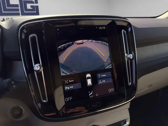 Volvo XC40 view 13