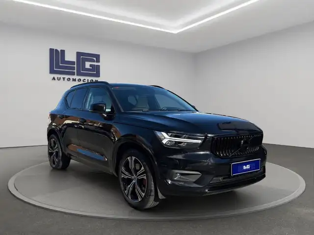 Volvo XC40 view 3