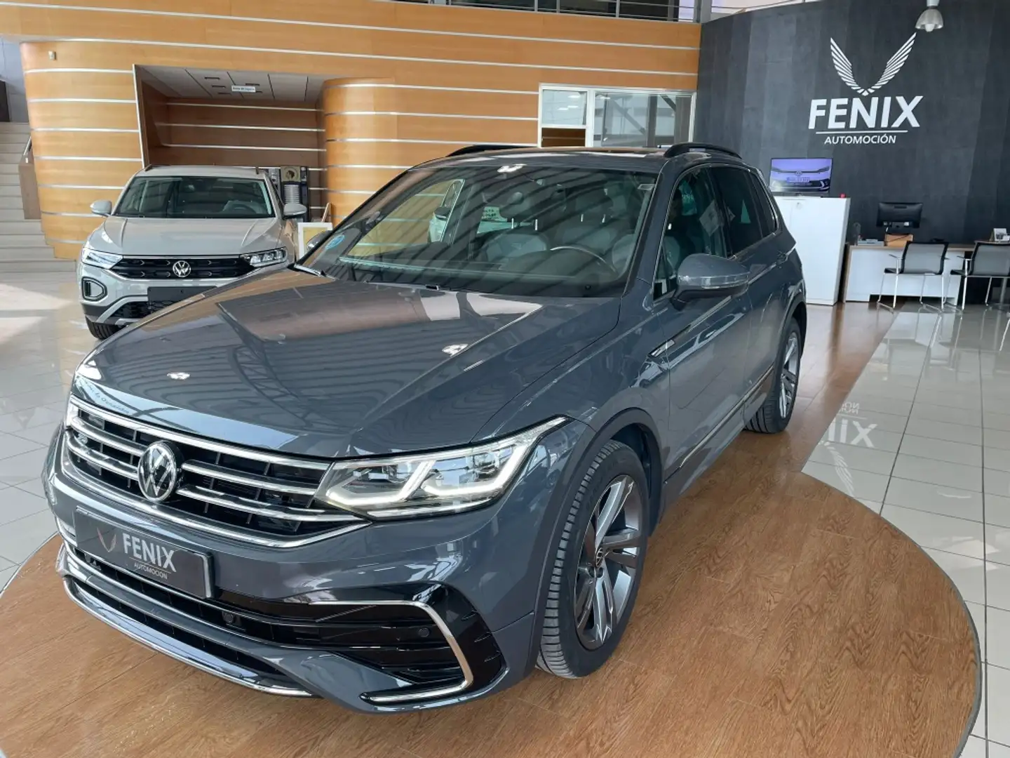 Volkswagen Tiguan 2.0TDI R-Line DSG 110kW Gris - 1