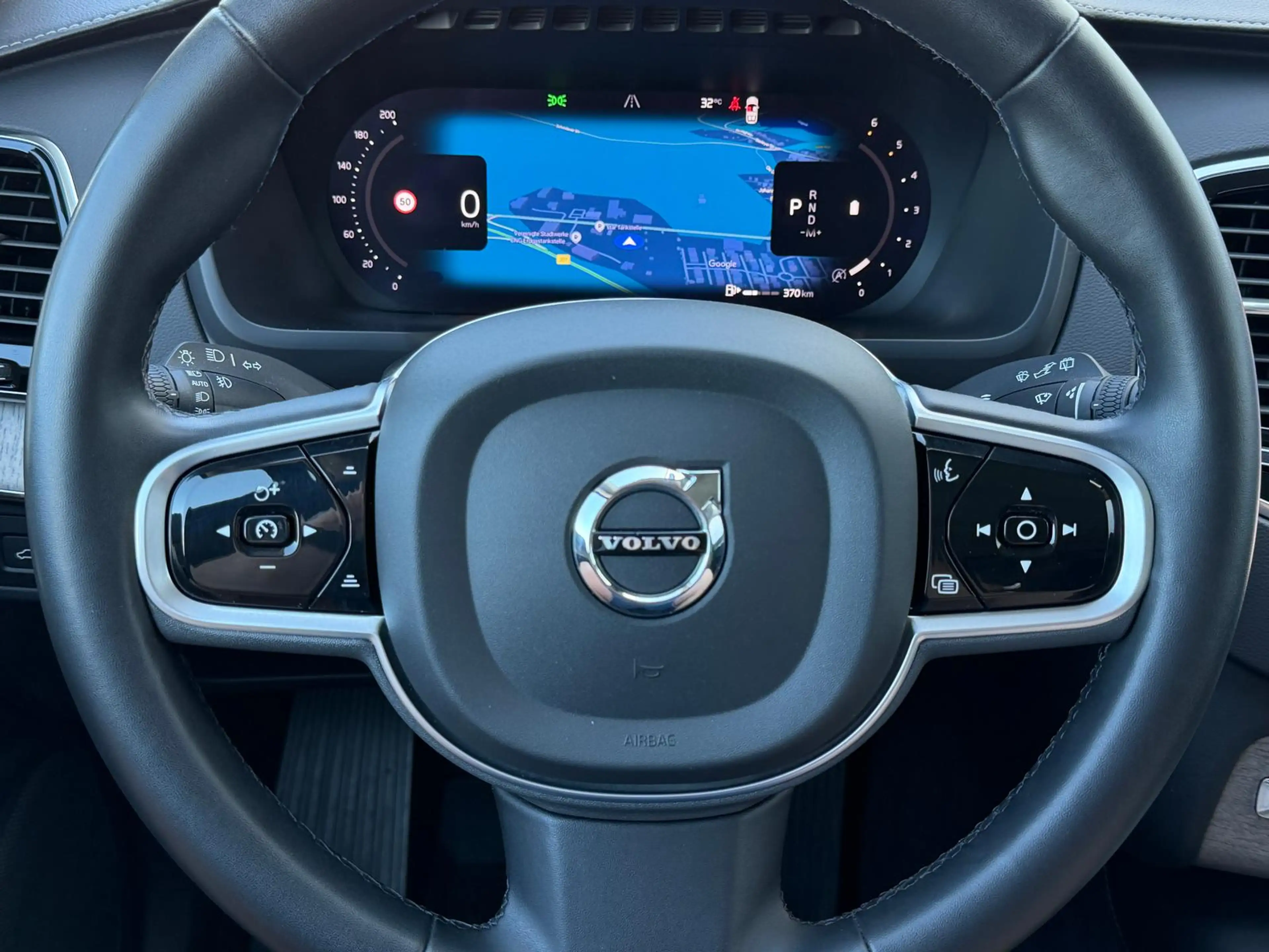 Volvo XC90 Ultimate Dark*Standh*Four-C*B&W*Pano*AHK* — photo 11