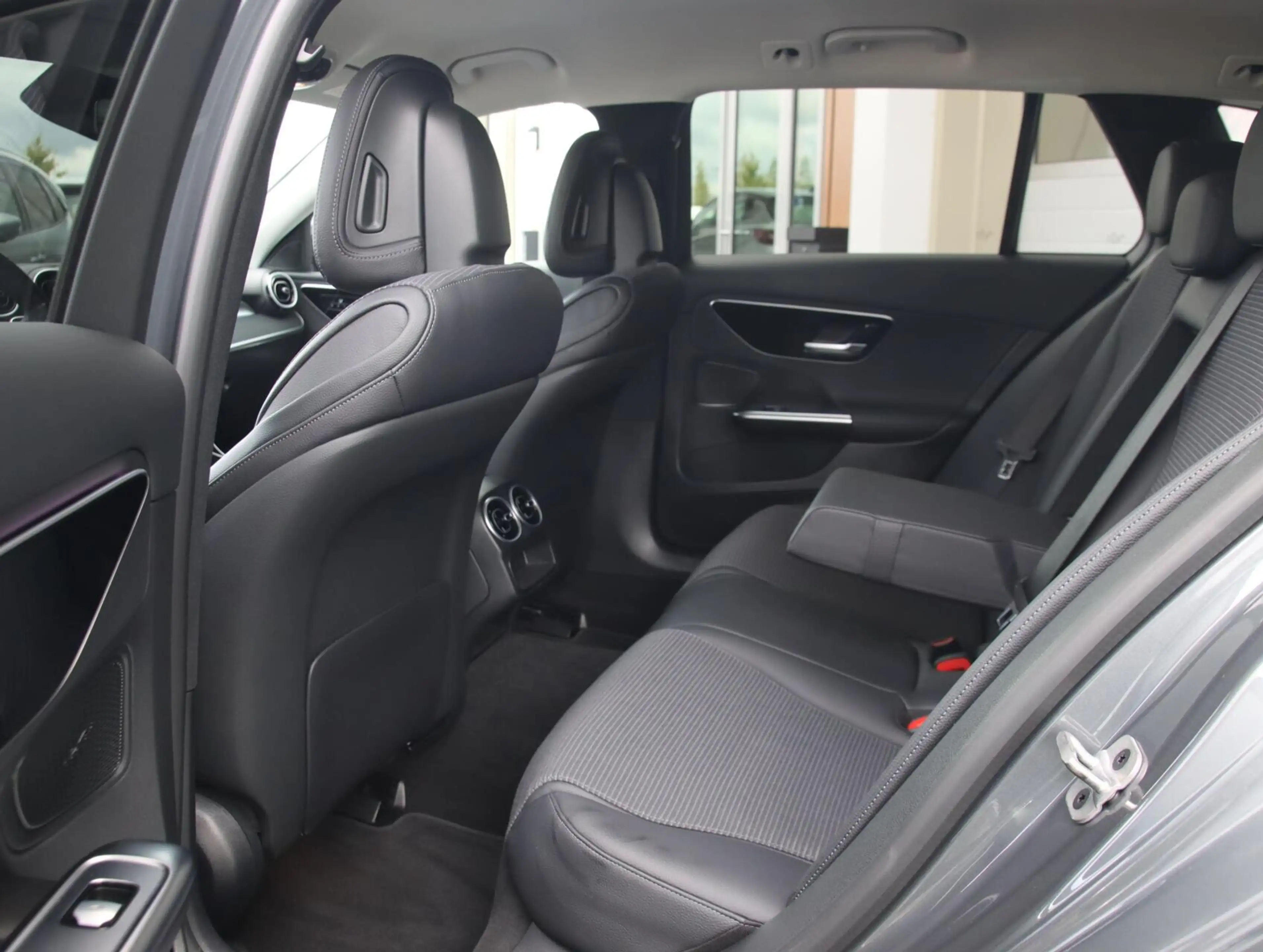 Mercedes-Benz C 300 Estate e Luxury Line SOH 94% | Widescreen — photo 7