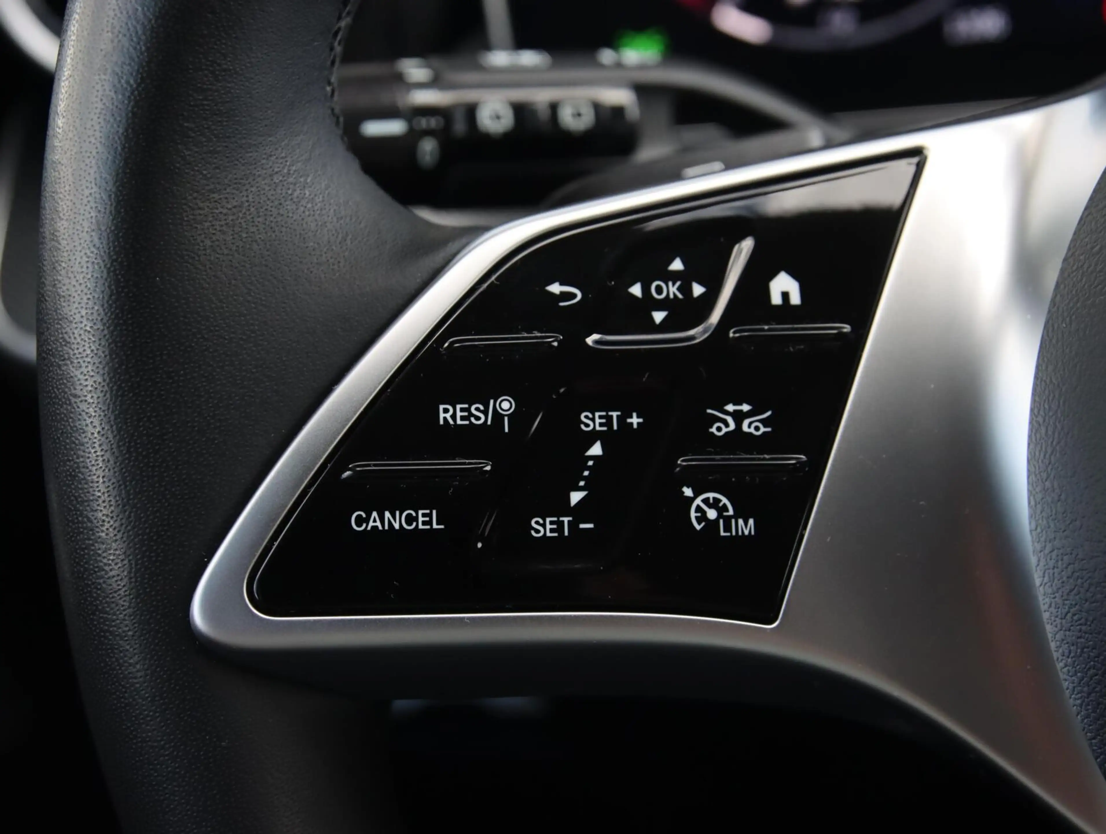 Mercedes-Benz C 300 Estate e Luxury Line SOH 94% | Widescreen — photo 13