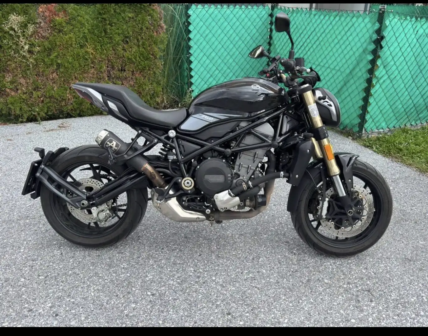 Benelli 752 S Negro - 1