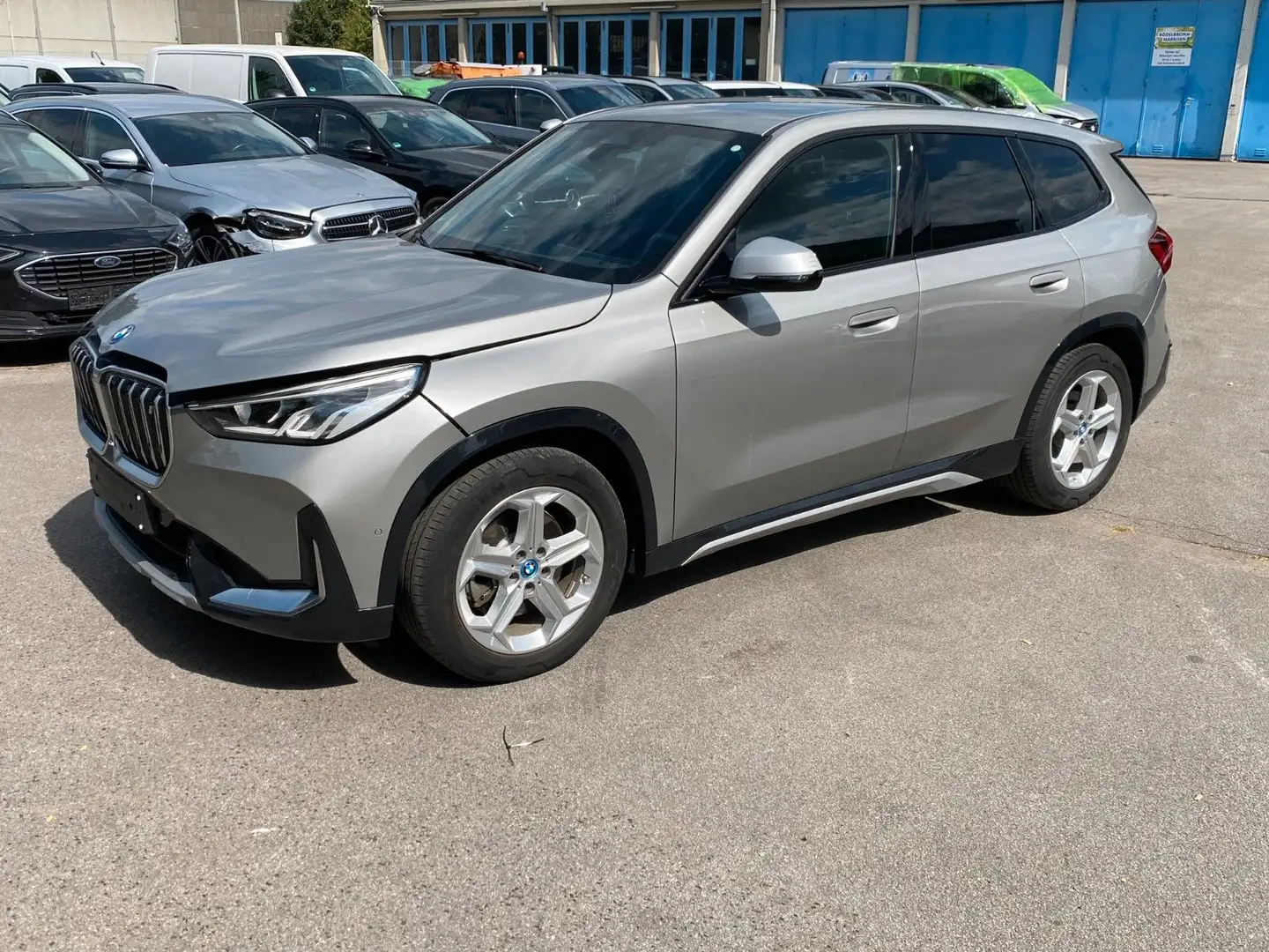 BMW iX1 xDrive 30 xLine Plateado - 1