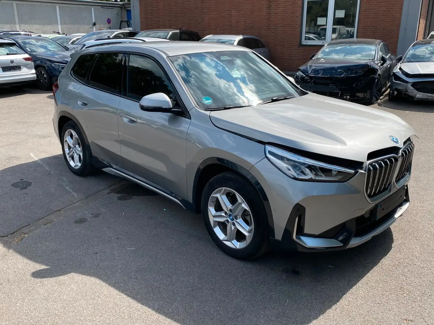 BMW iX1 xDrive 30 xLine Plateado - 2