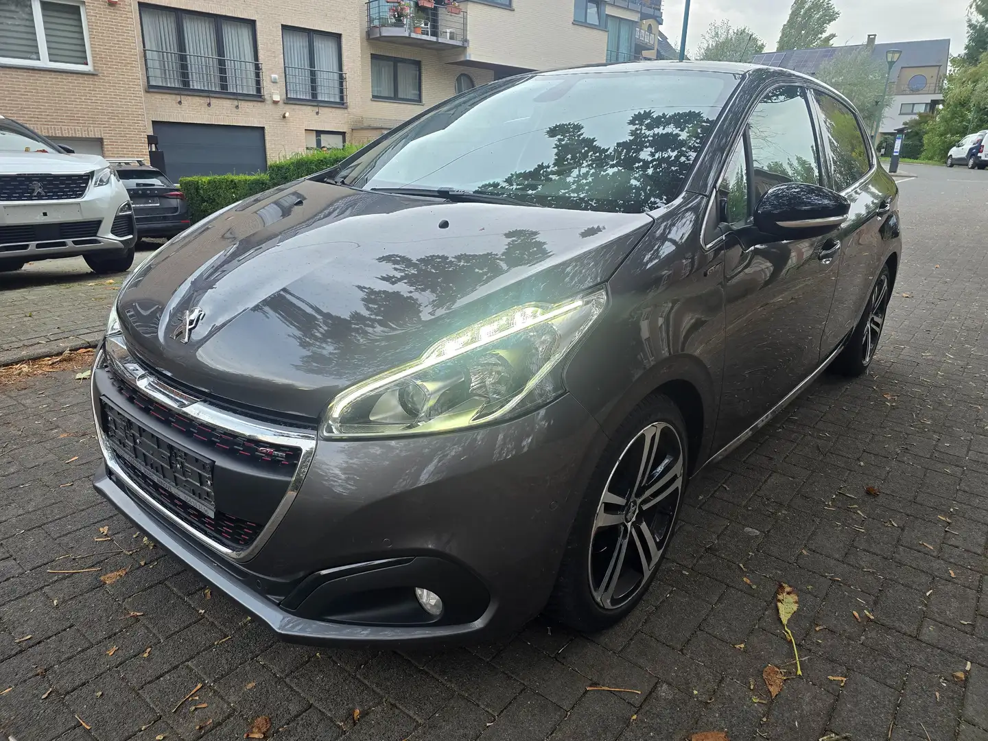Peugeot 208 208 1.5 BlueHDi GT Line GARANTIE 1 AN/JAAR Grau - 1