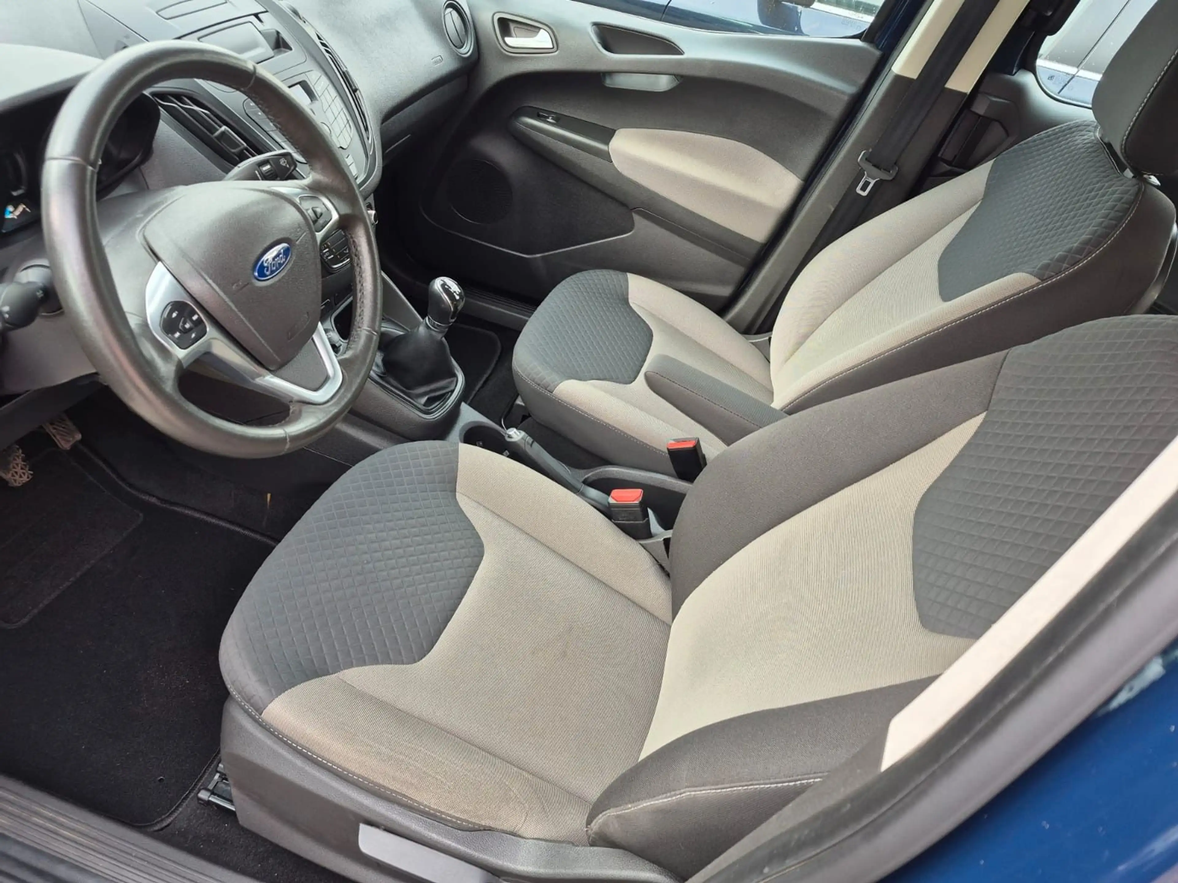 Ford Tourneo Courier Trend 41.000km Klima Phone — photo 7
