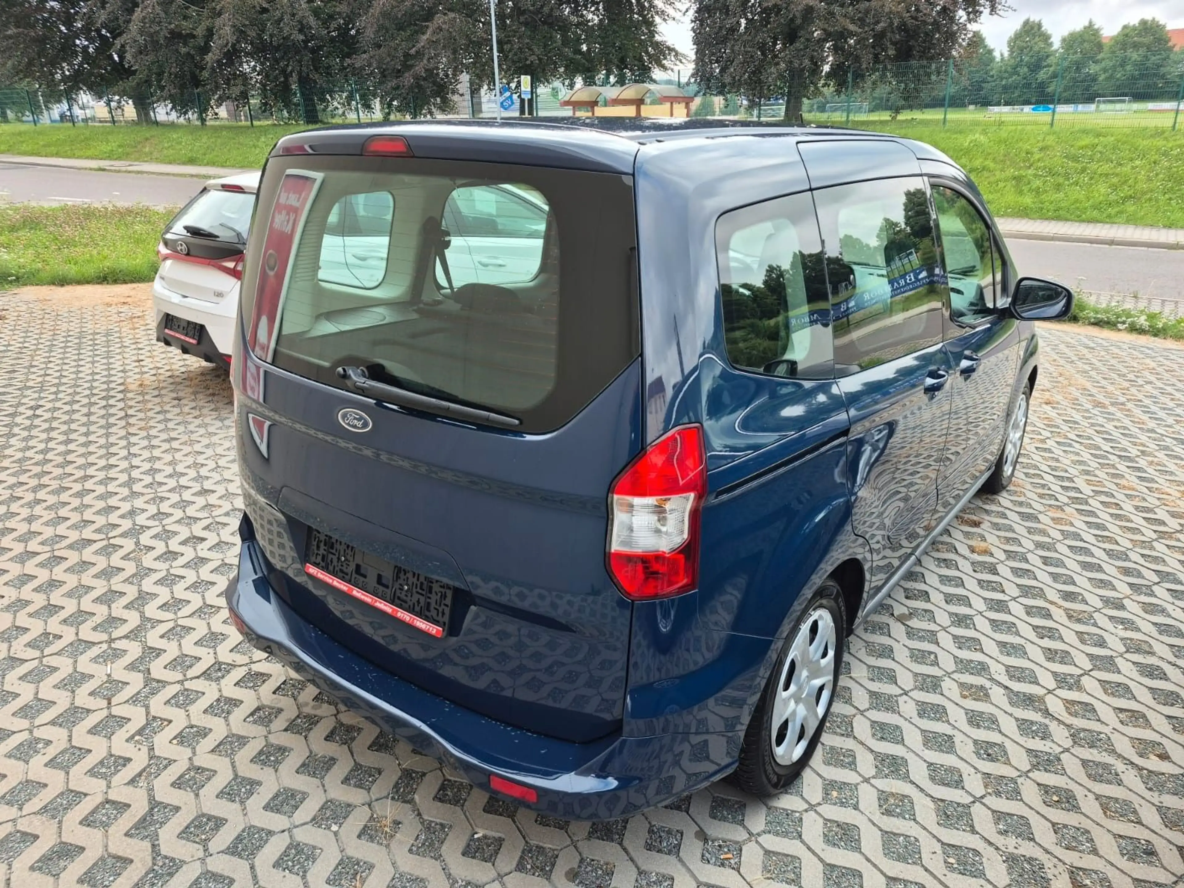 Ford Tourneo Courier Trend 41.000km Klima Phone — photo 3