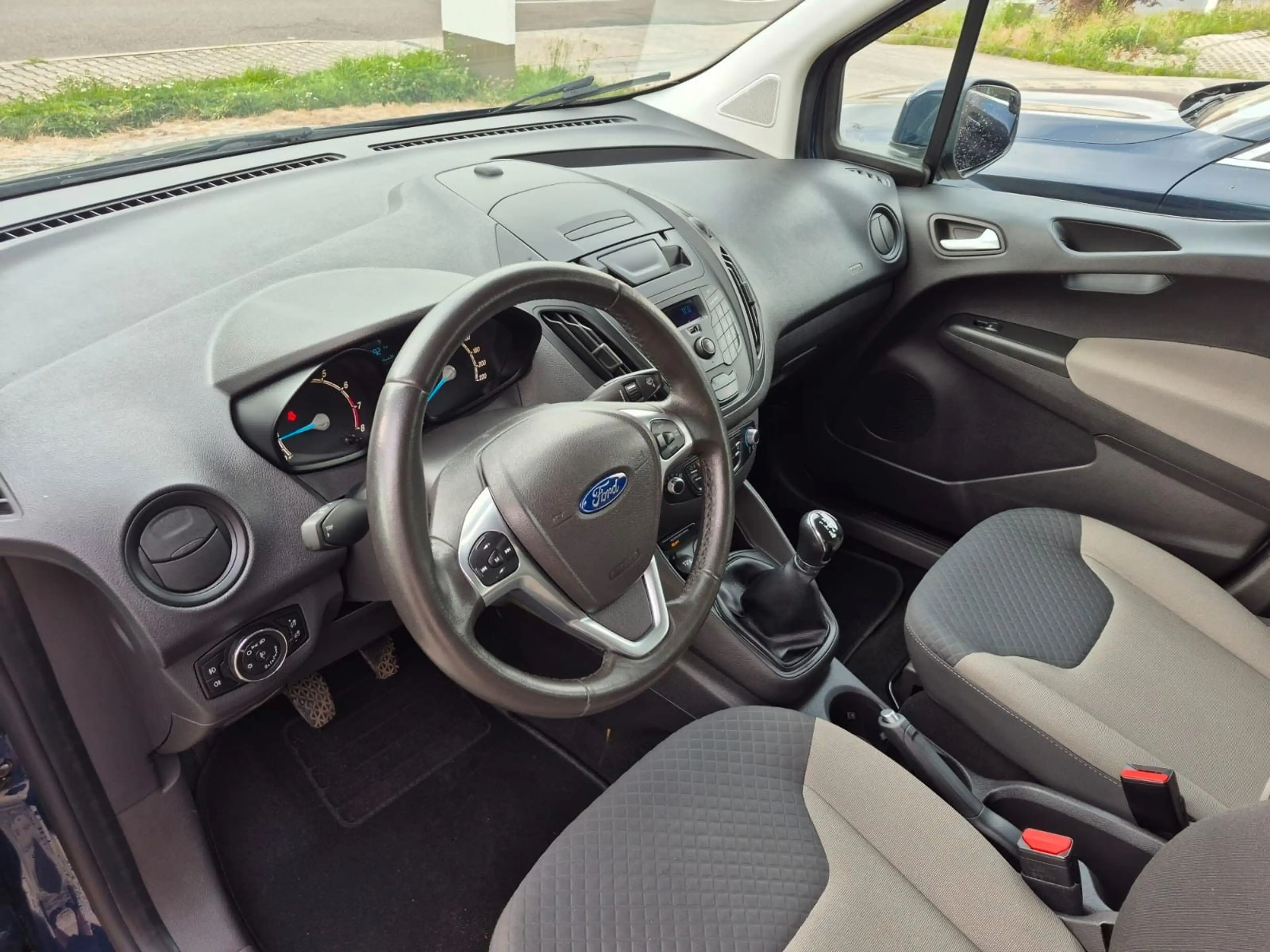 Ford Tourneo Courier Trend 41.000km Klima Phone — photo 6