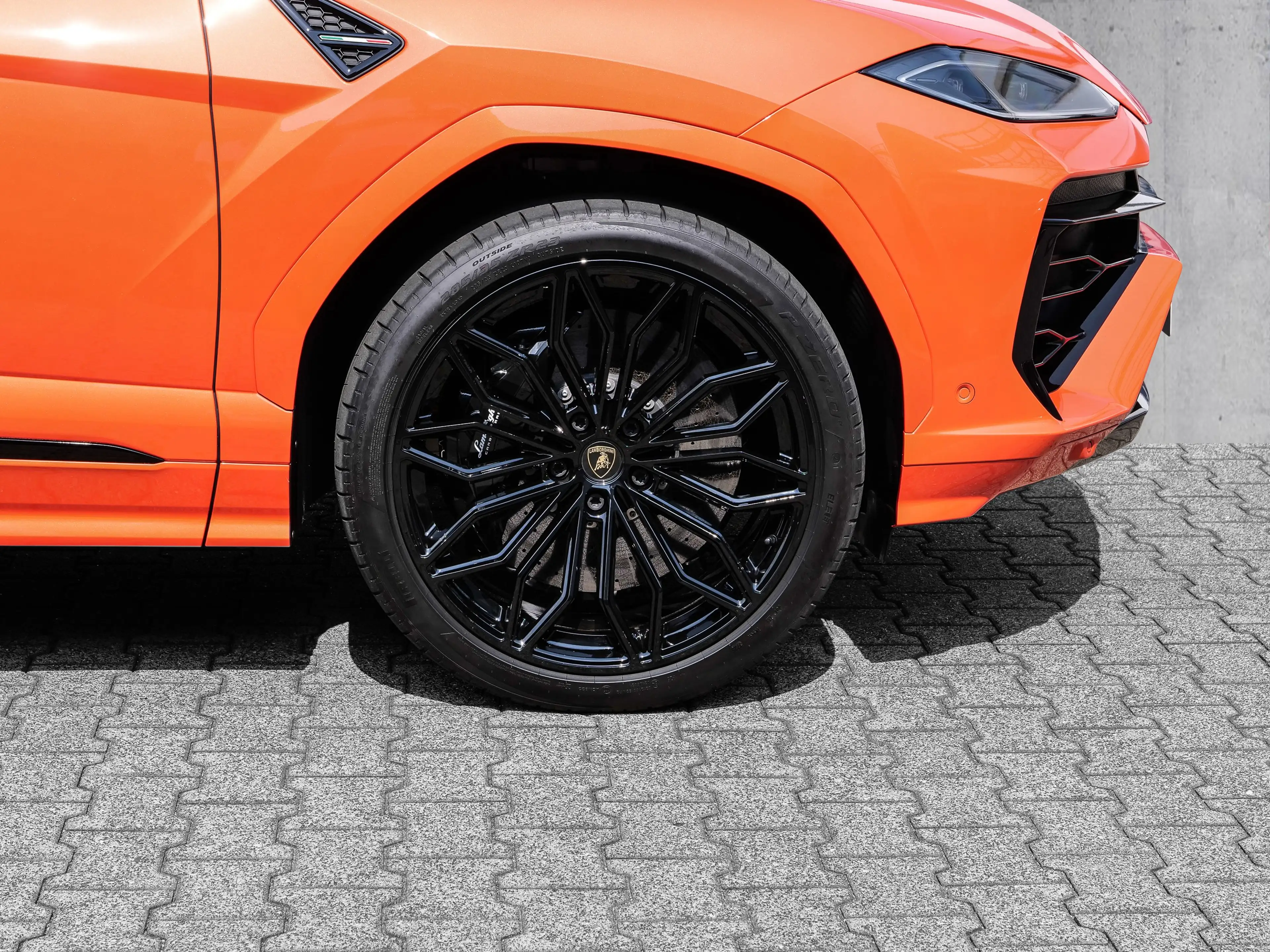 Lamborghini Urus SE Arancio Xanto, Ambient Light Pack — photo 9