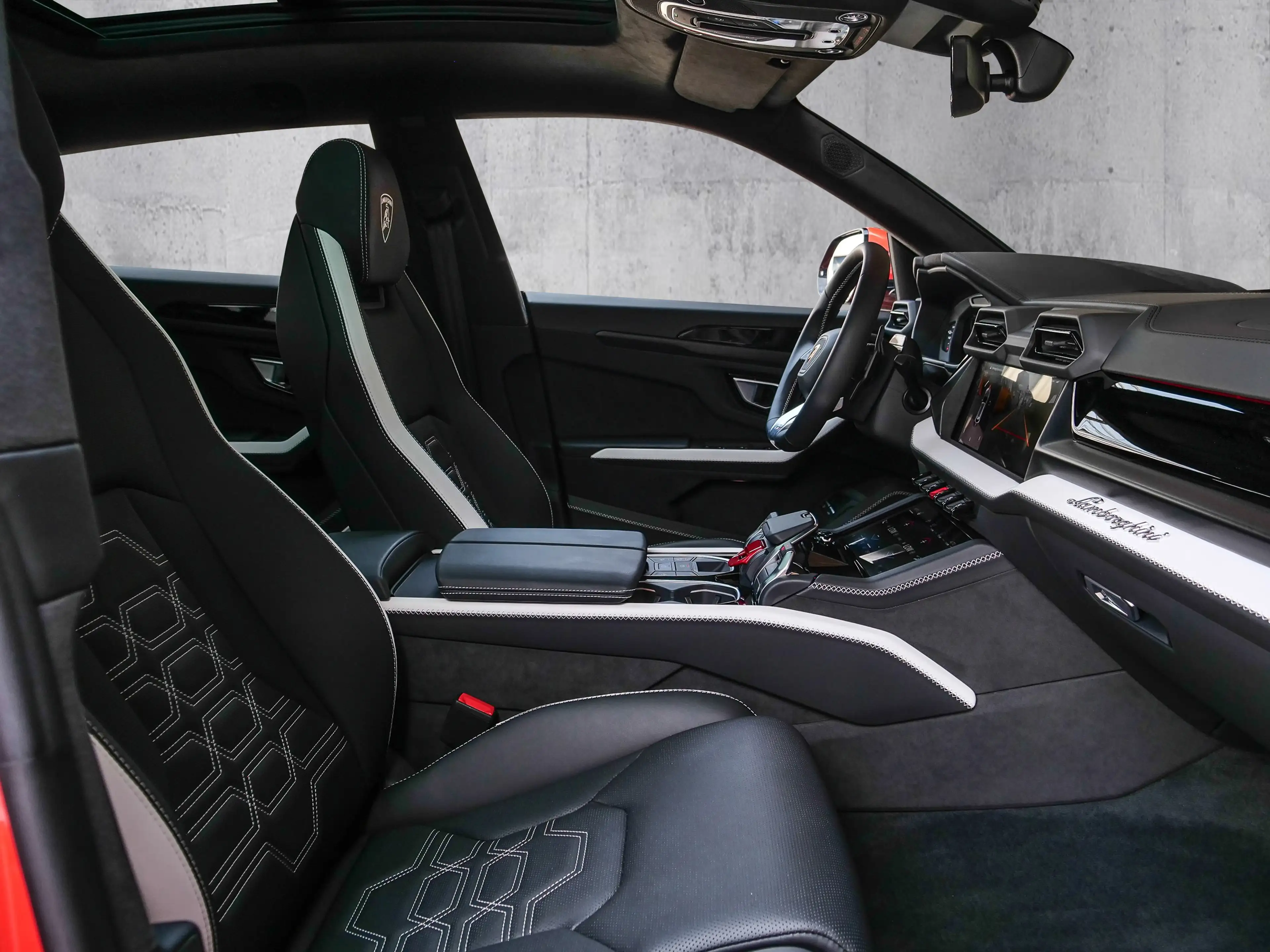 Lamborghini Urus SE Arancio Xanto, Ambient Light Pack — photo 6