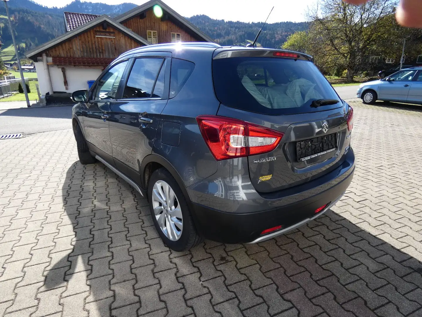Suzuki SX4 S-Cross Comfort 4x4 Hybrid *Nav*RCam*8xRäder Grau - 2