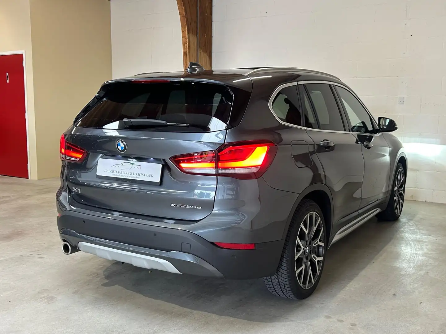 BMW X1 XDrive25e X-line - Pano - Memory - Trekhaak - Came Grijs - 2
