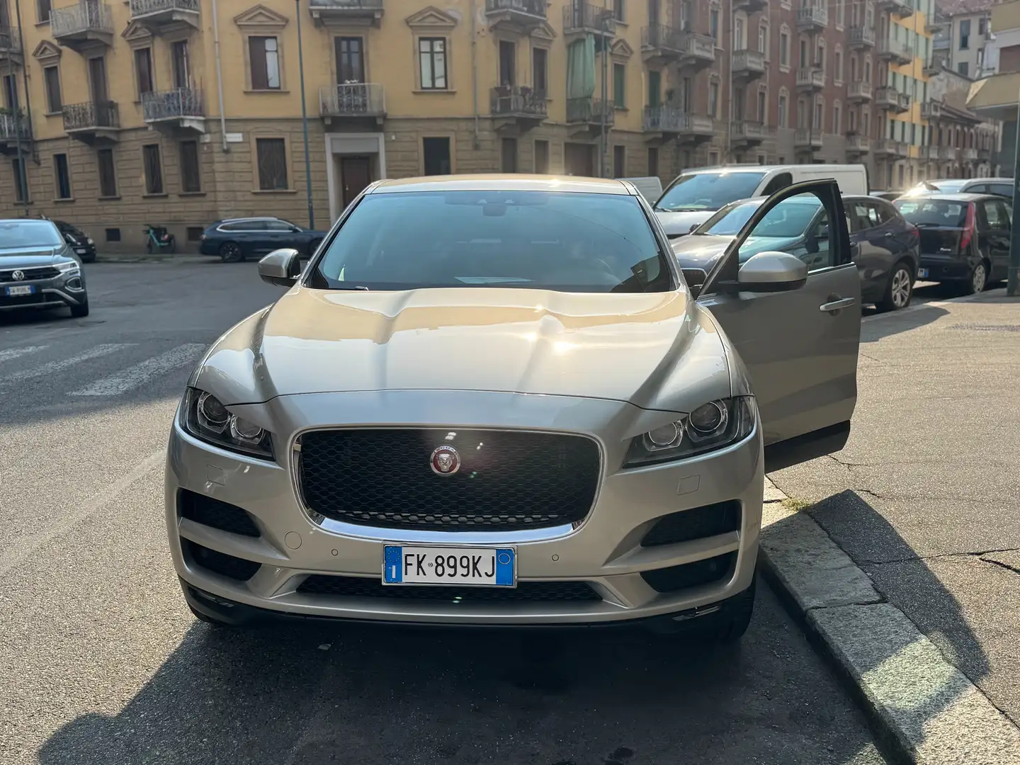 Jaguar F-Pace F-Pace 2015 2.0d Portfolio awd 180cv auto Argento - 1