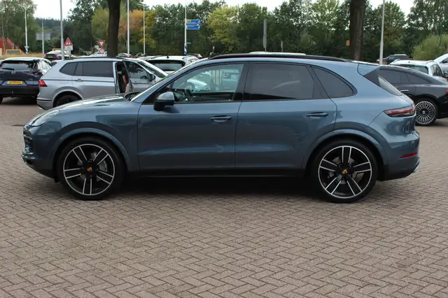 Porsche Cayenne view 7