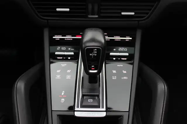 Porsche Cayenne view 27