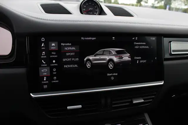 Porsche Cayenne view 24