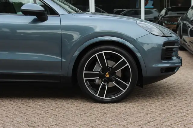 Porsche Cayenne view 14