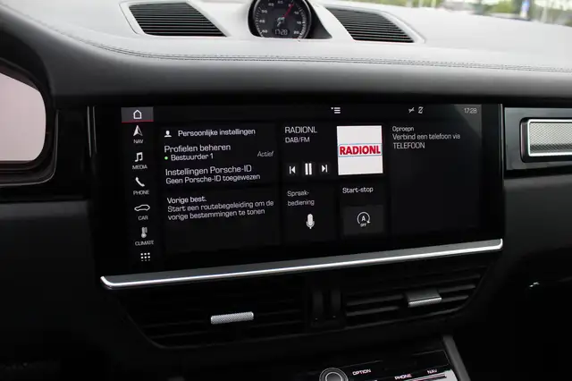 Porsche Cayenne view 21