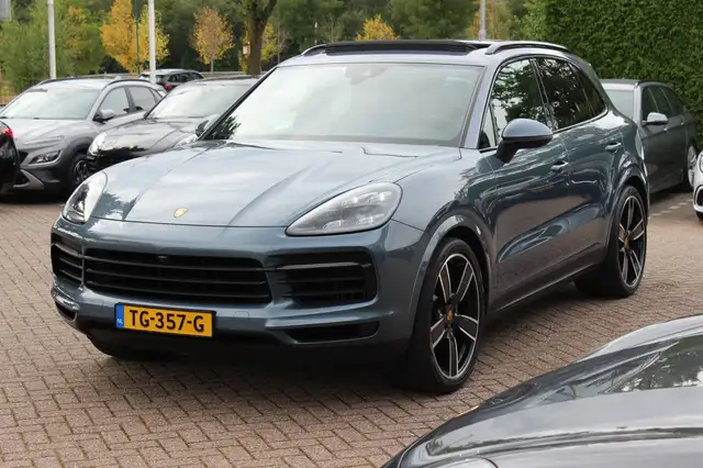 Porsche Cayenne view 6