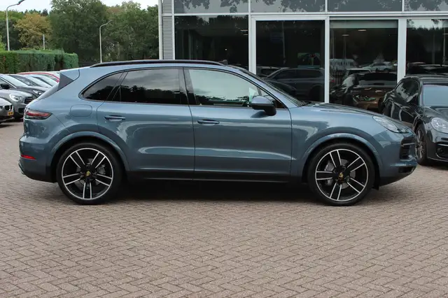 Porsche Cayenne view 5