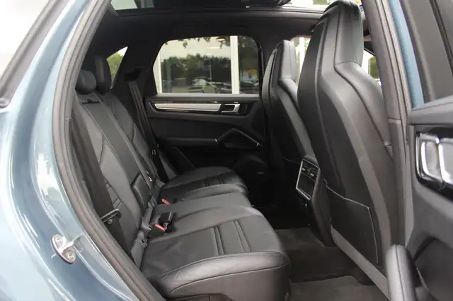 Porsche Cayenne view 12