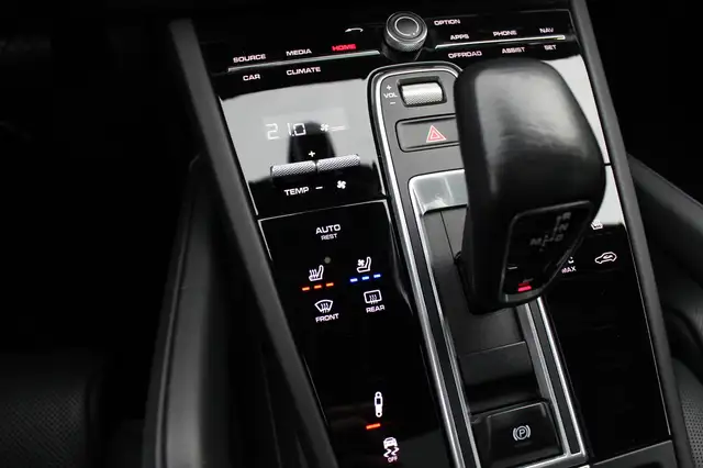 Porsche Cayenne view 29