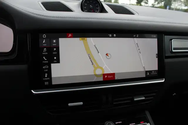 Porsche Cayenne view 22