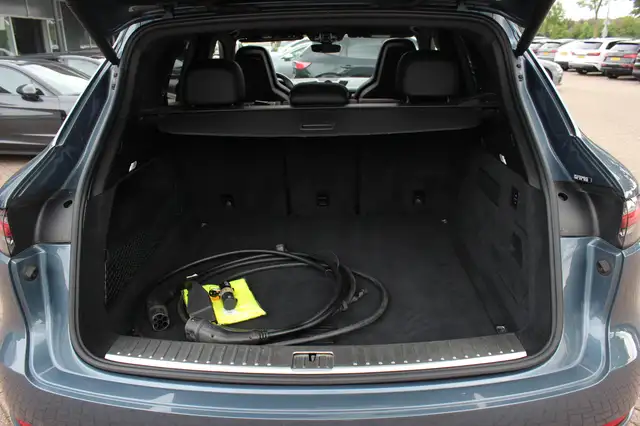 Porsche Cayenne view 16
