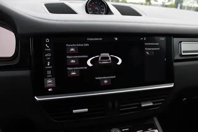 Porsche Cayenne view 26