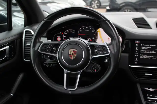 Porsche Cayenne view 17